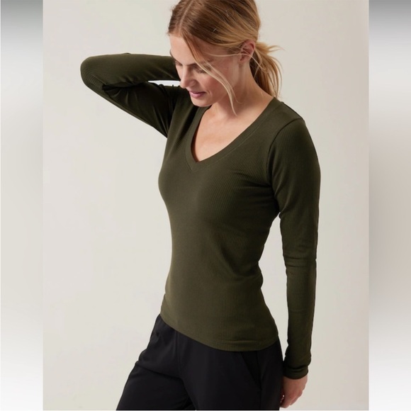 NEW Athleta Renew V-Neck Long-Sleeve Top Aspen Olive Green Size Small NWT - Picture 2 of 8